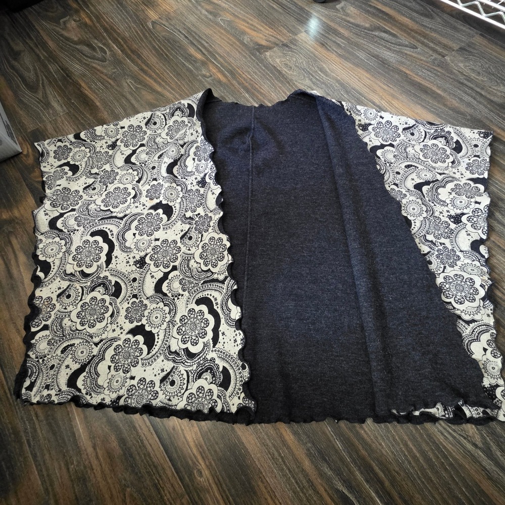 Venario Reversible Wool Angora Blend Paisley Knit Wrap Poncho Scalloped Trim